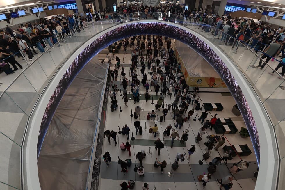 Trump to Sign Emergency Order Paying TSA Agents as Airport Chaos Reaches Day 41