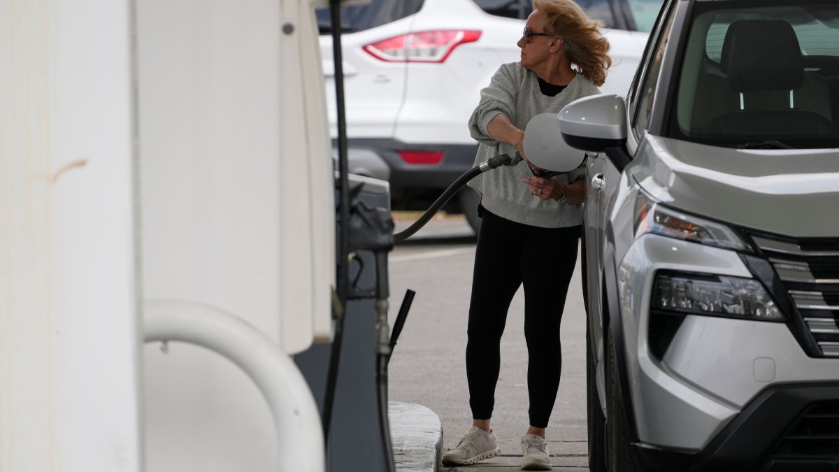 San Diego Gas Hits $5.95 a Gallon as U.S. Average Tops $4 for First Time Since 2022